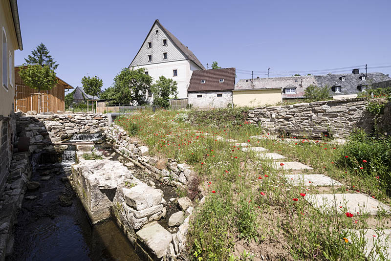 Steine der Grundmauern wieder verwenden